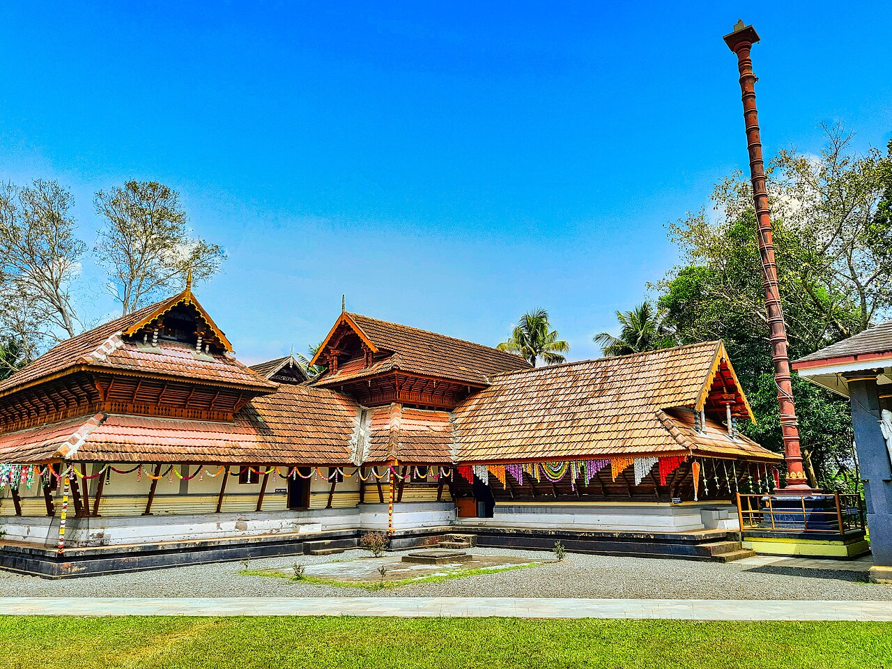Velloor Vamana Murthy temple, Kizhavellur Kerala
