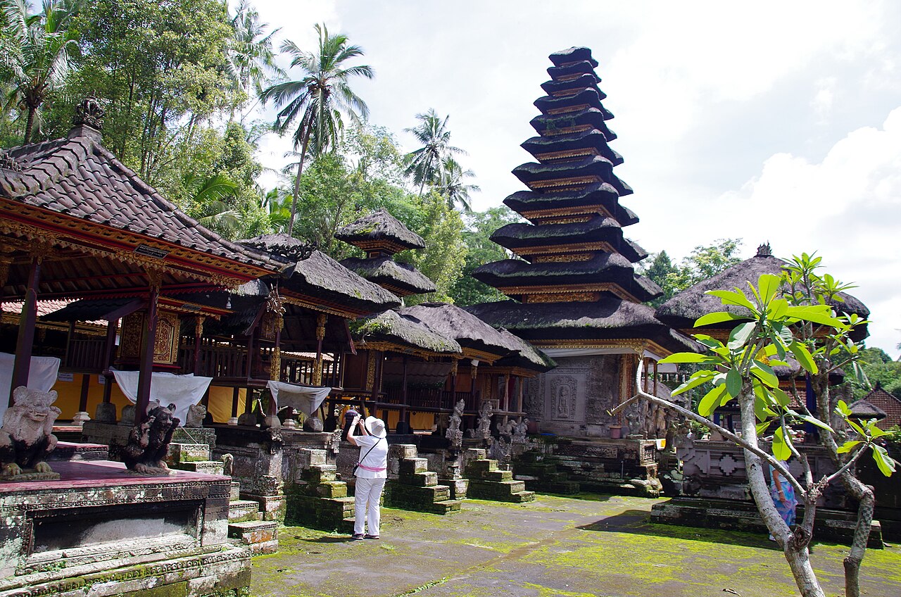 Pura Dalem Sakenan