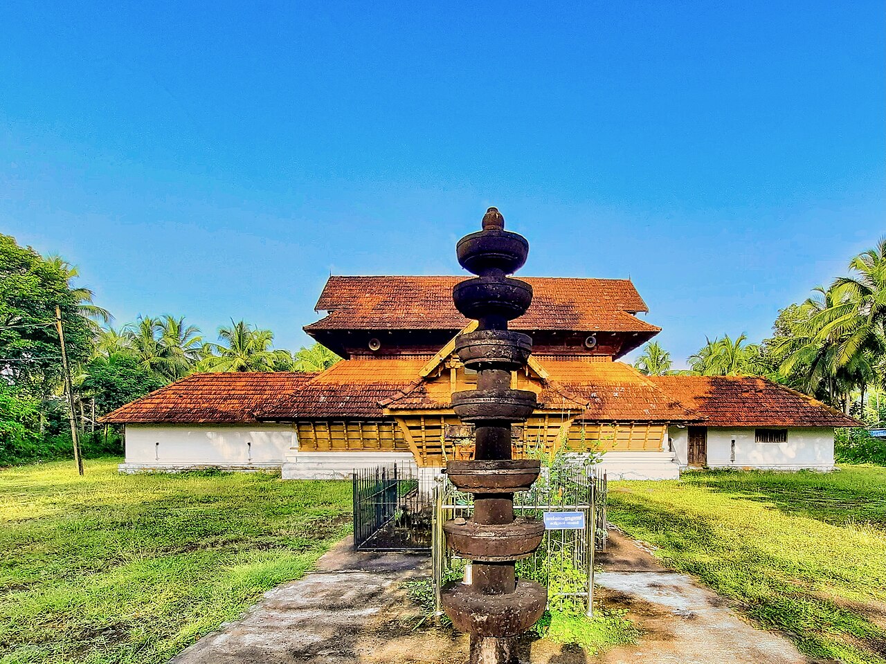 Thali Siva temple, Varavur