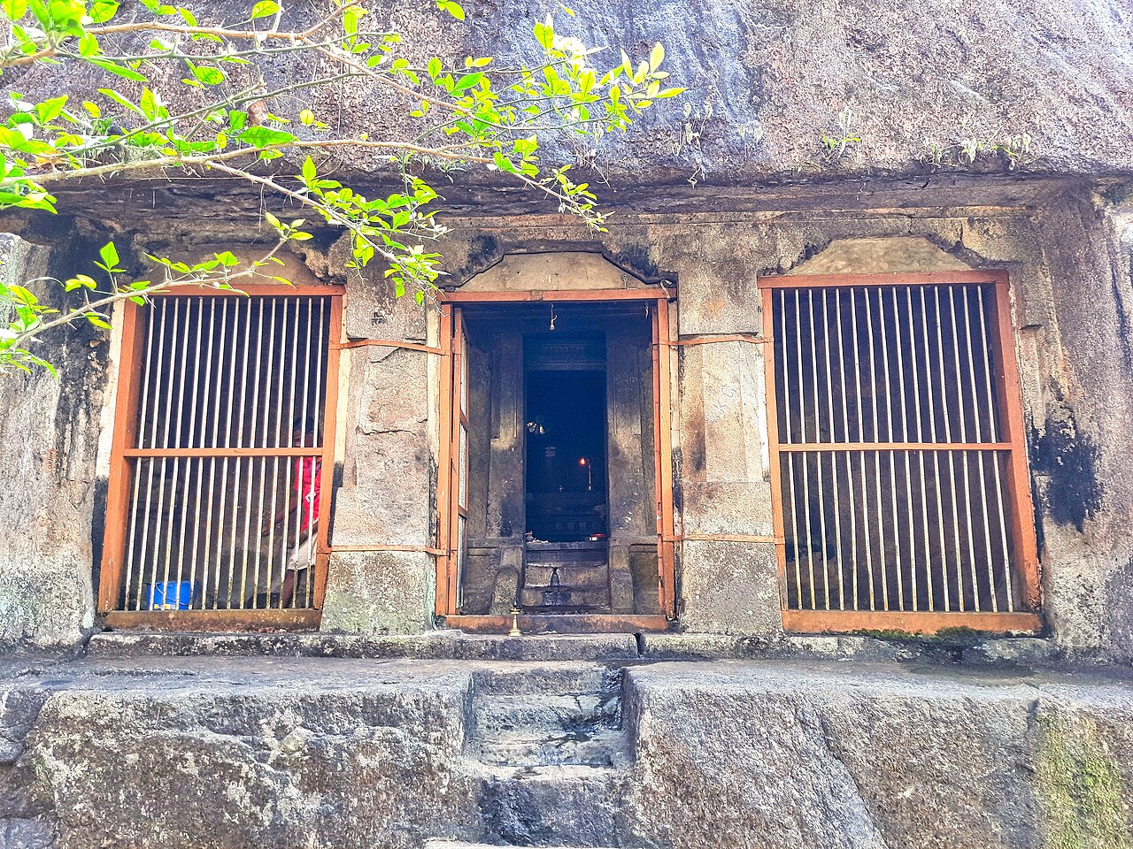 Kaviyoor Cave Temple