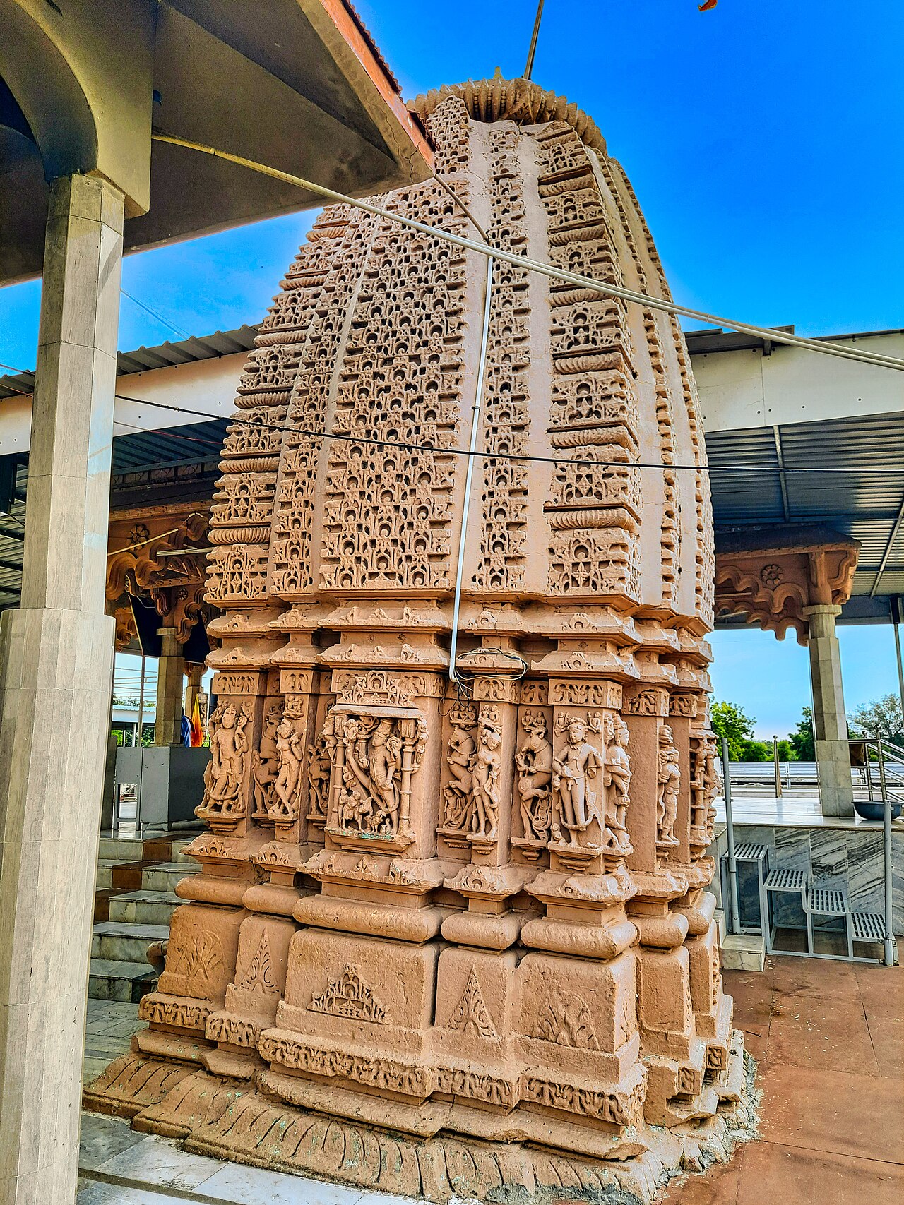 Vishnu Temple, Aithor