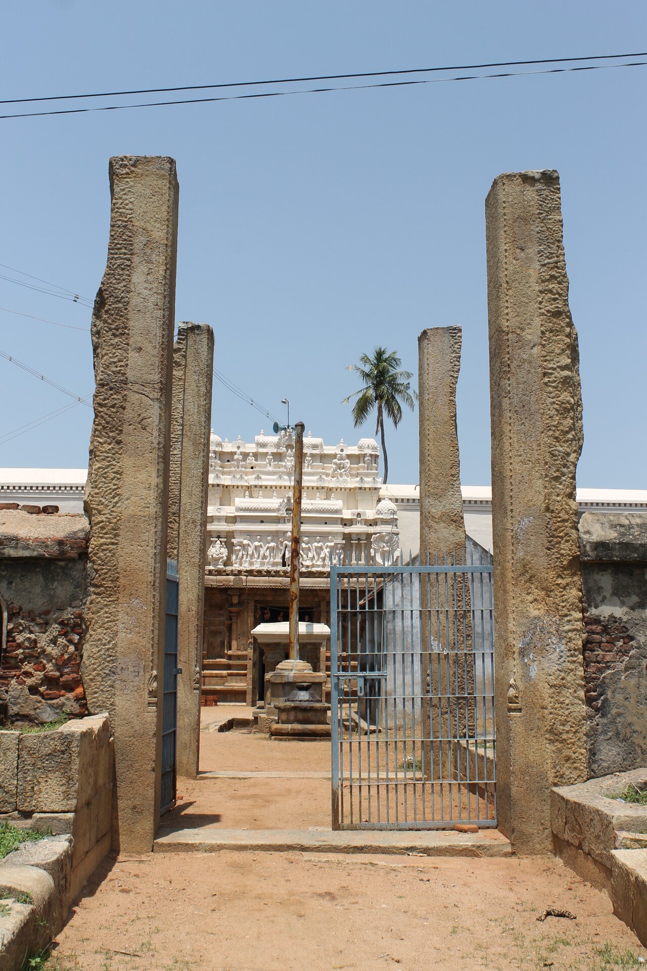 Kunnandarkoil Cave Temple