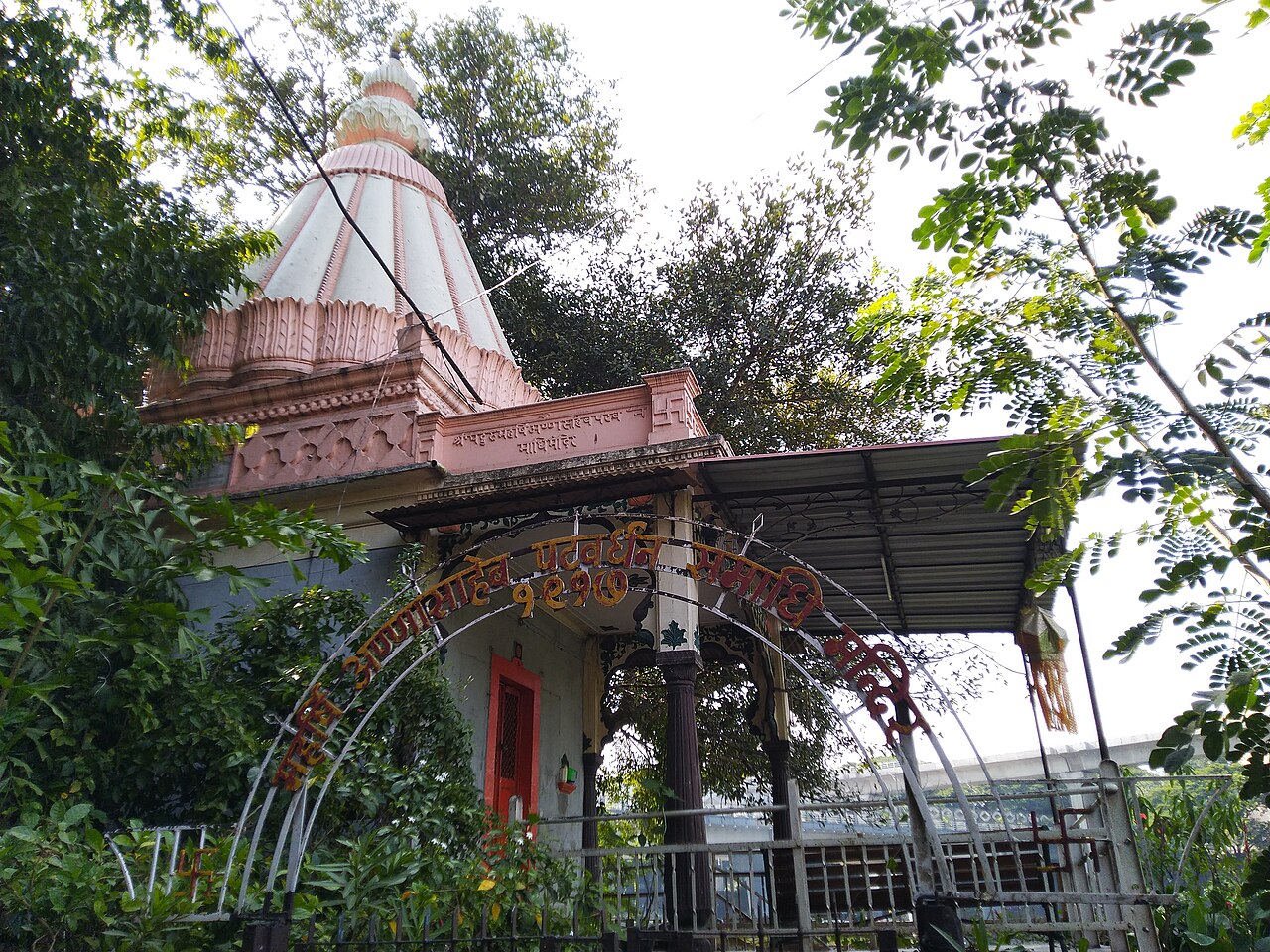 Samadhi and temples at Omkareshwar Ghat