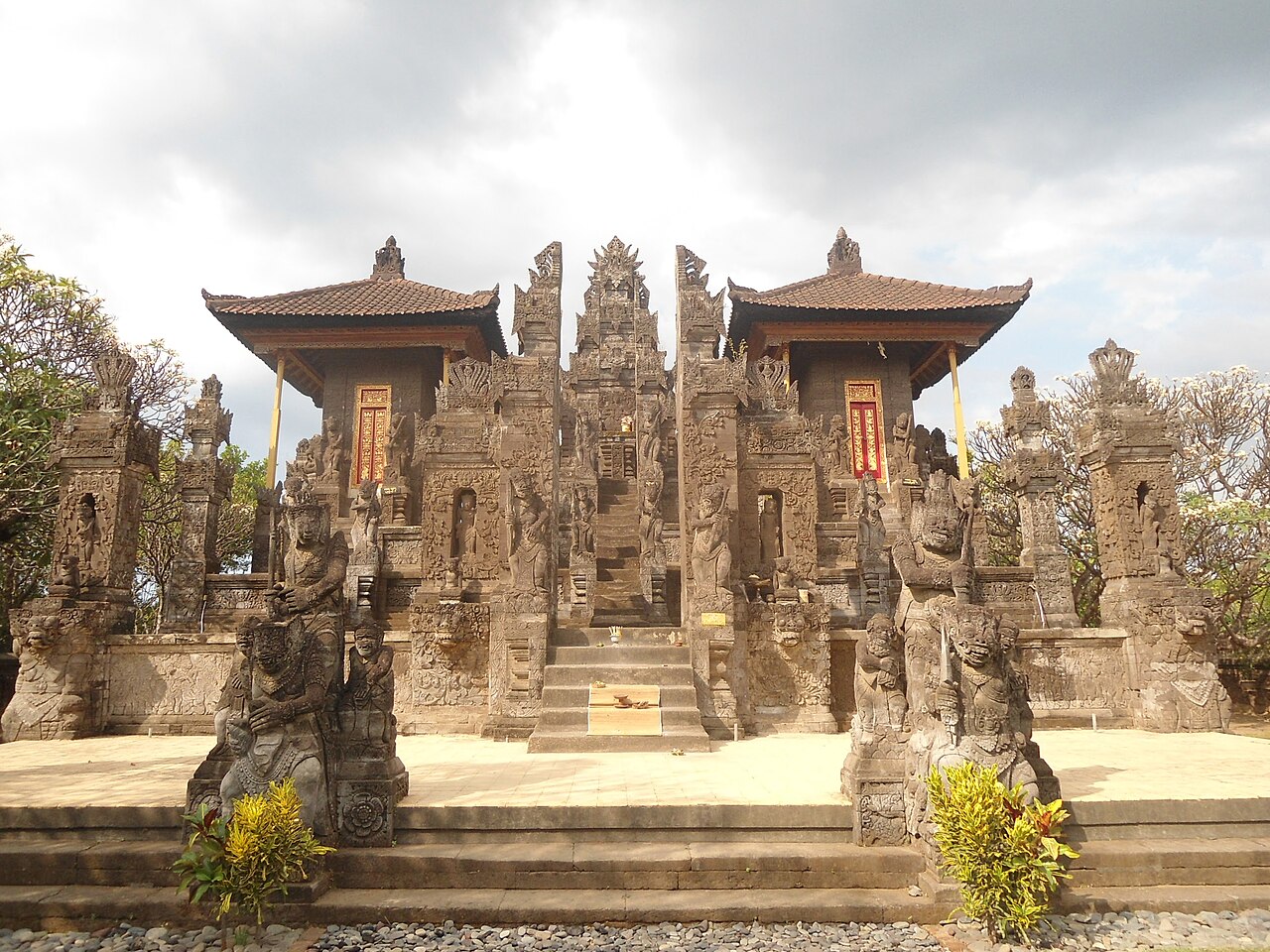 Pura Meduwe Karang
