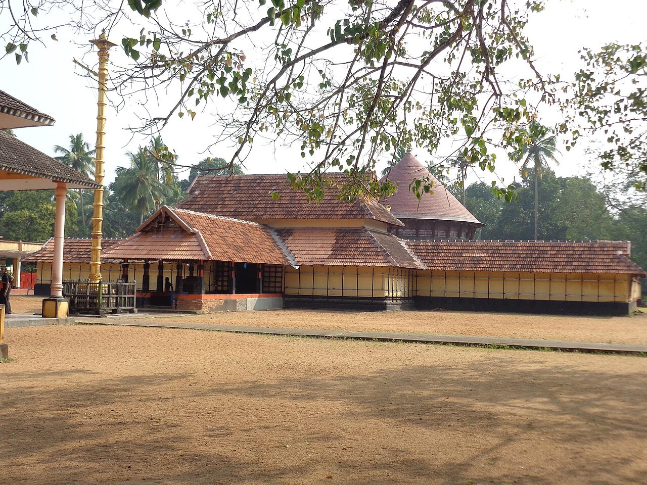 Thiruvanvandoor Mahaavishnu-Goshaala Krishnan Kshethram