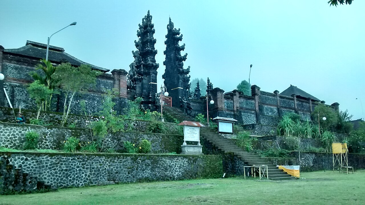Pura Pasar Agung Giri Tolangkir