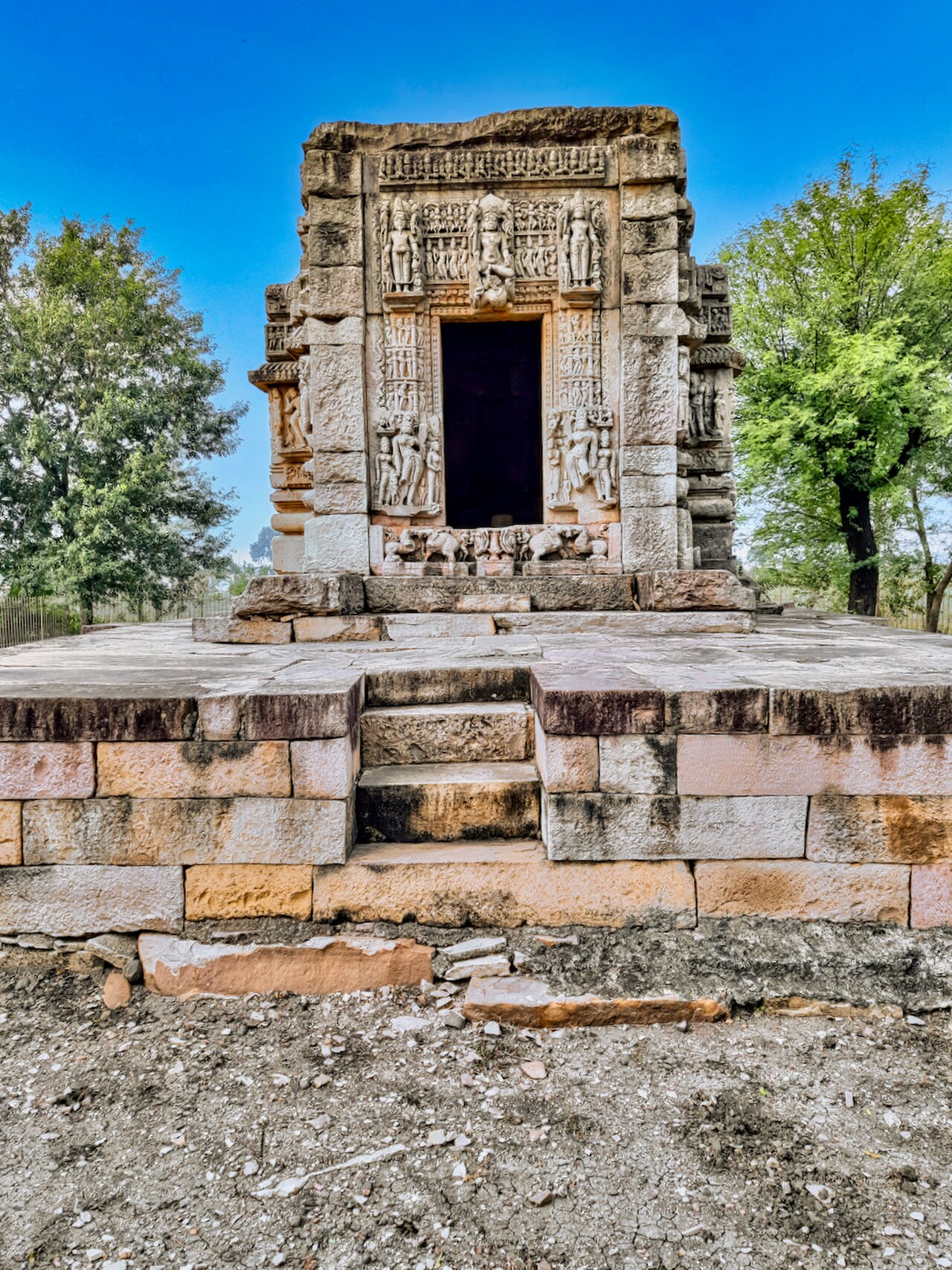 Ekla temple, Kadwaya