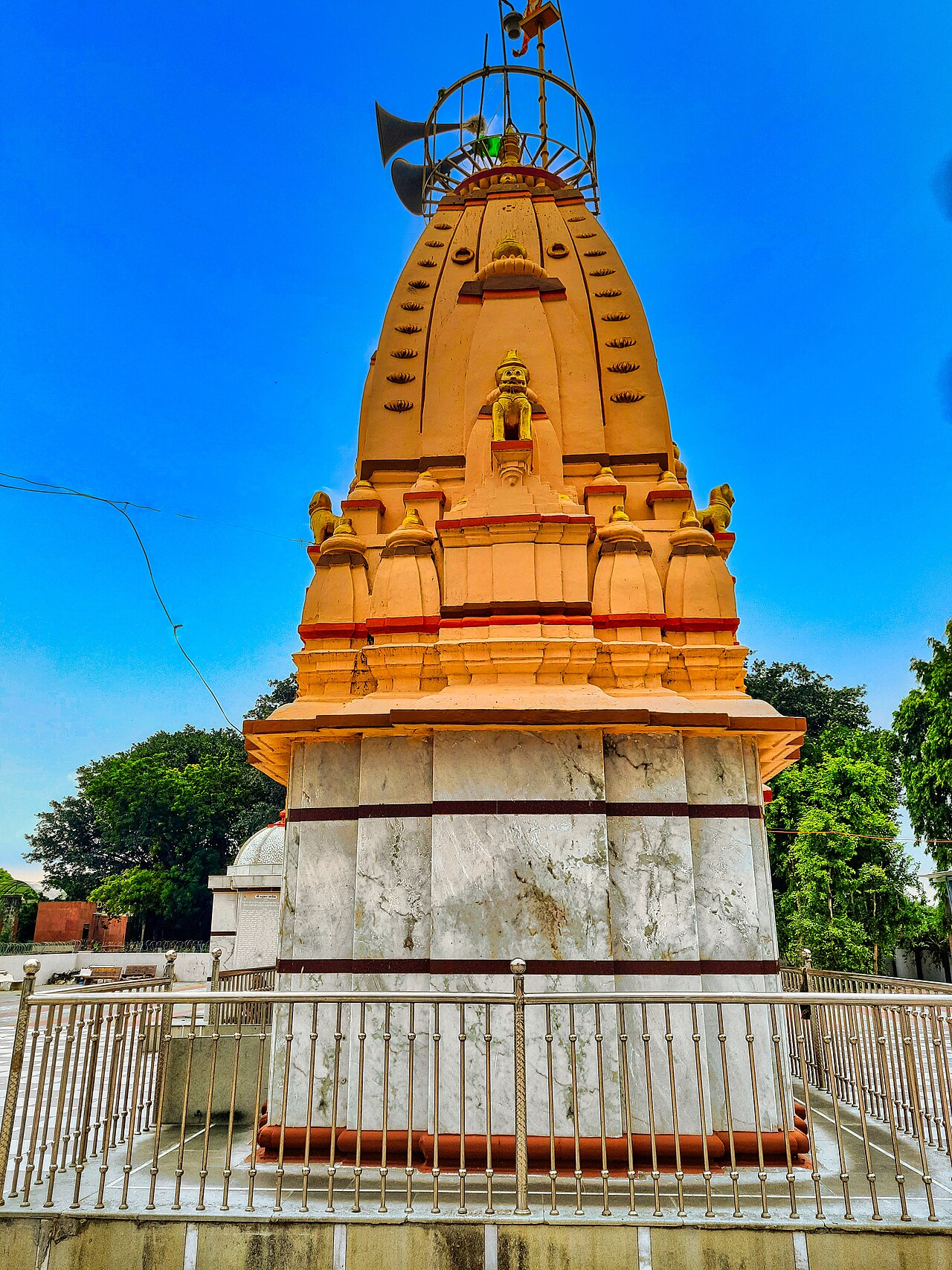 Shiva Temple and Shakti Kund, Akhaj
