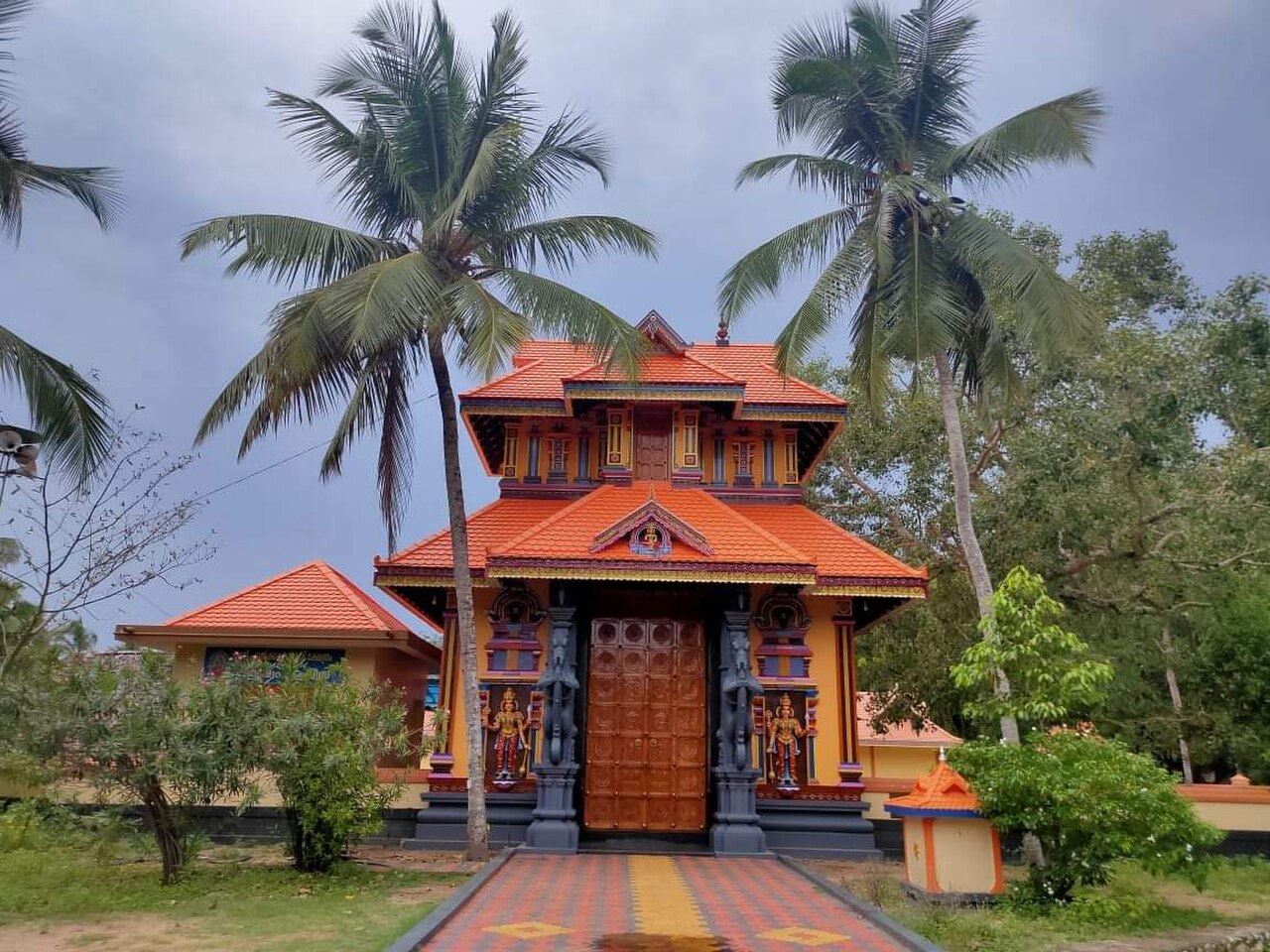 Sri Palkara Bhagavathy Temple, Menamkulam