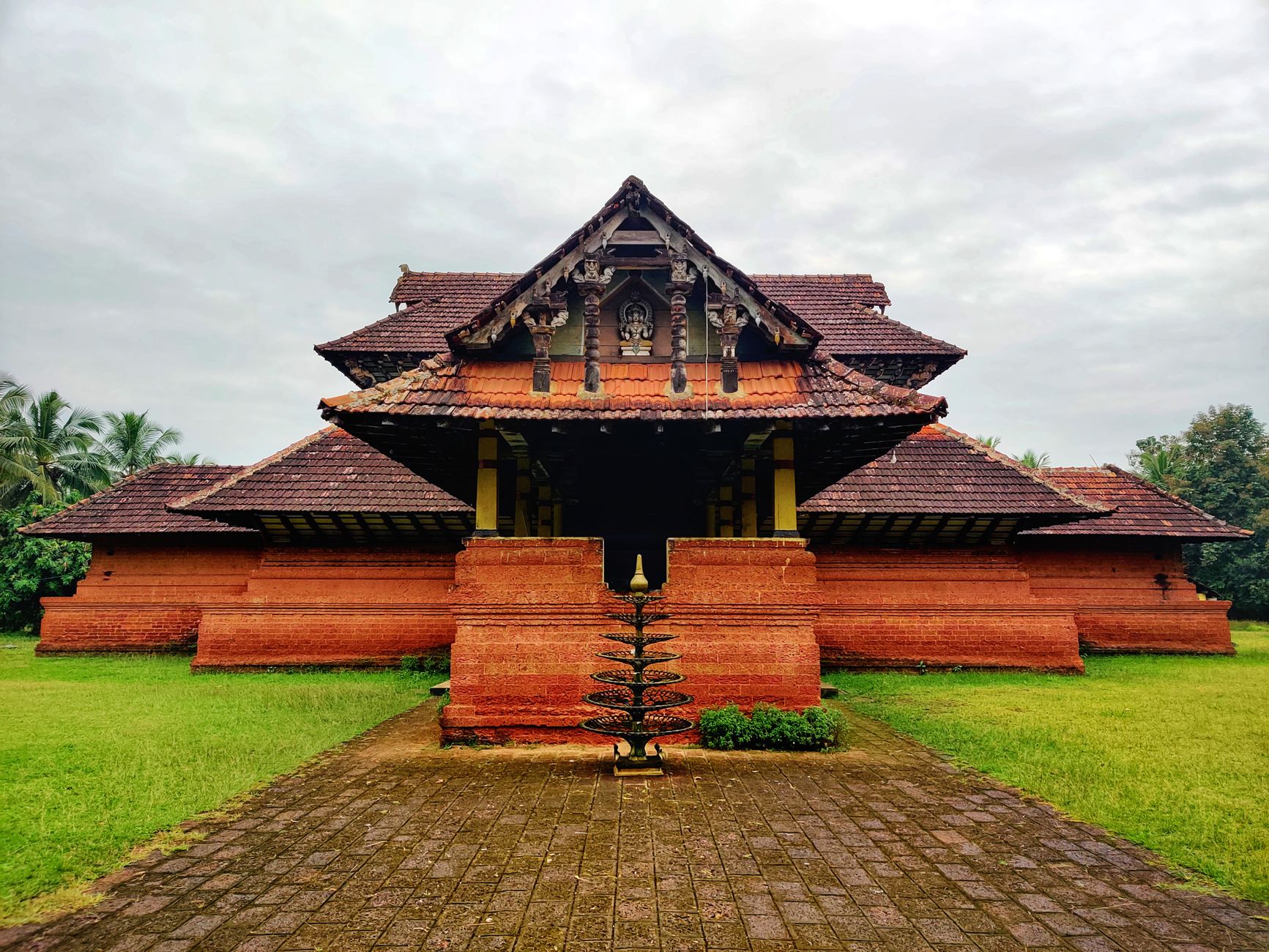 Aalthara Ganapathy, Kizhakkenada, Kumaranalloor
